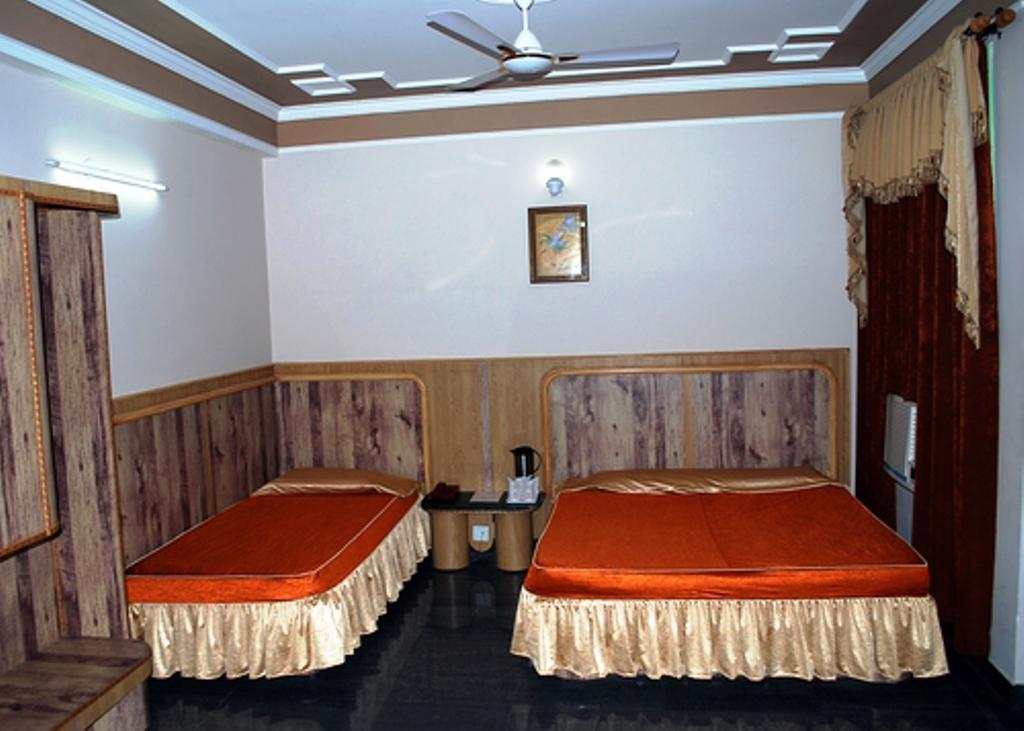 Hotel Chirag International Katra  Zimmer foto